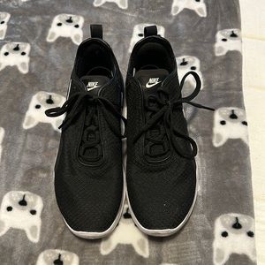 Black and white Nike tennis shoes